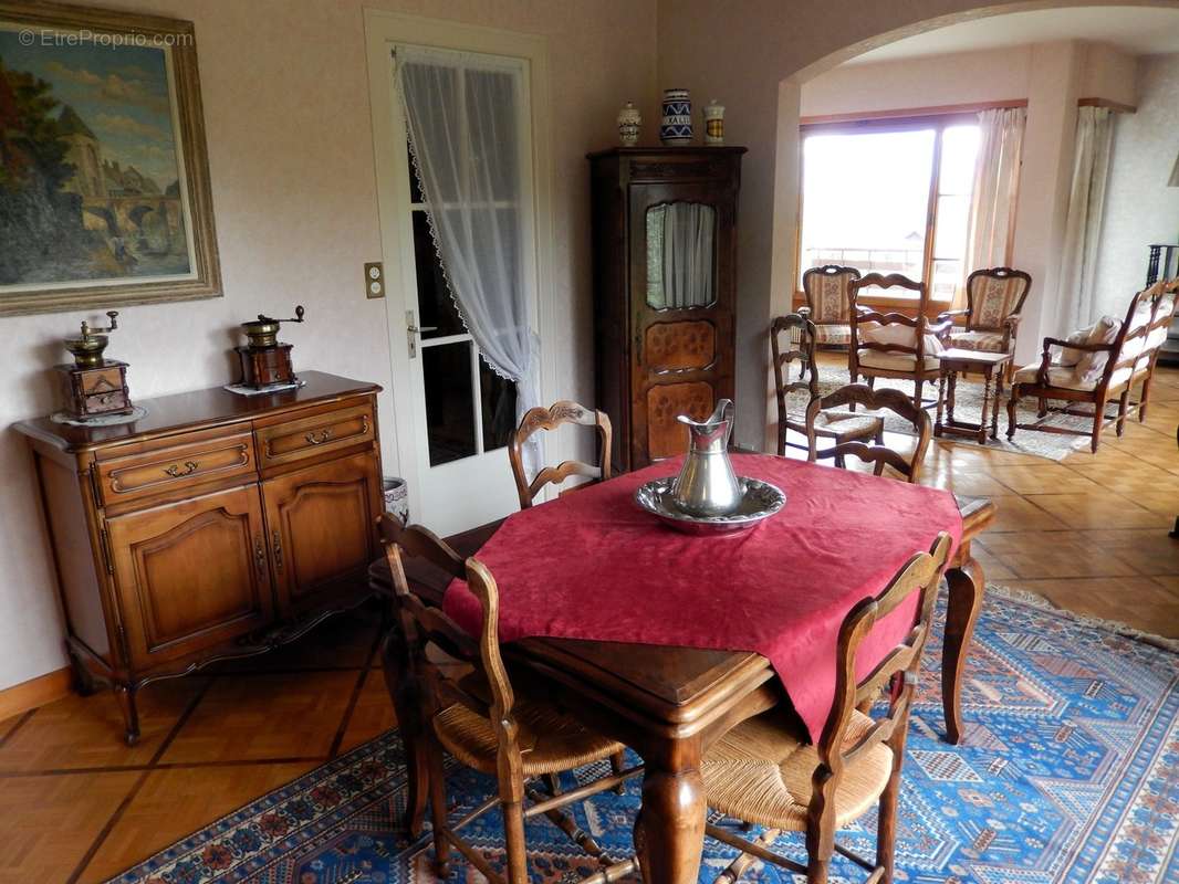 Propriété à vendre à Vétraz-Monthoux Salle à manger Salon - Maison à VETRAZ-MONTHOUX