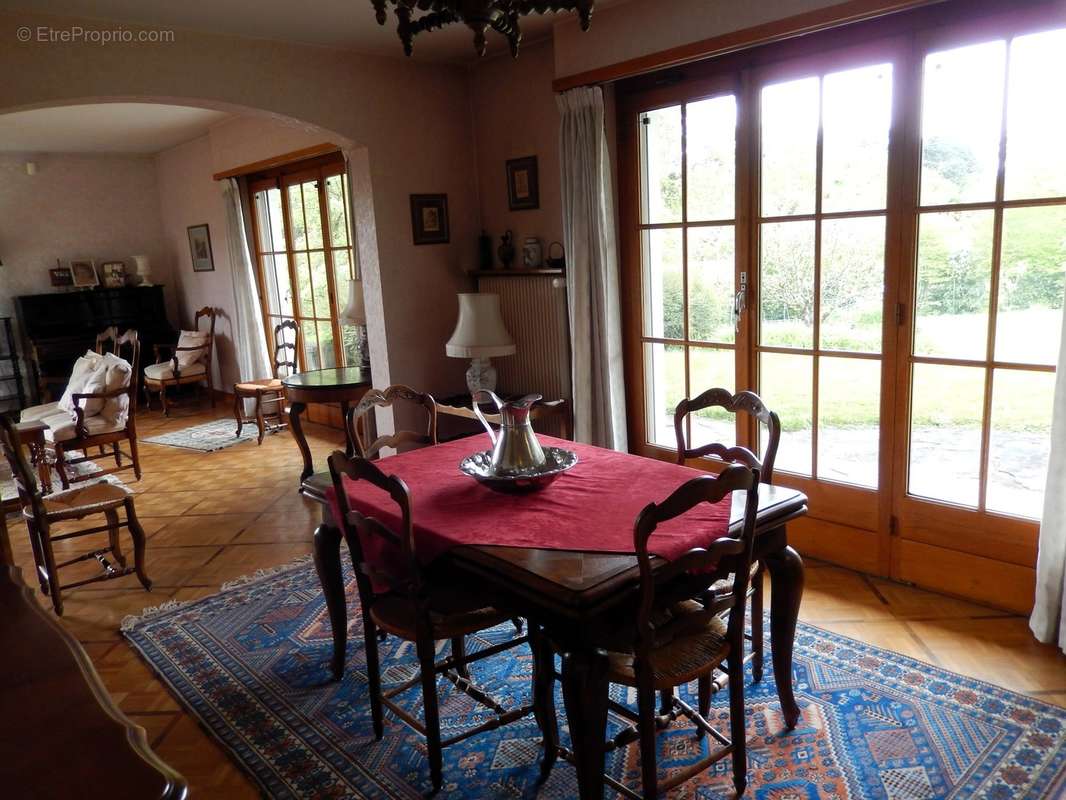 Propriété à vendre à Vétraz-Monthoux Salle à manger - Maison à VETRAZ-MONTHOUX