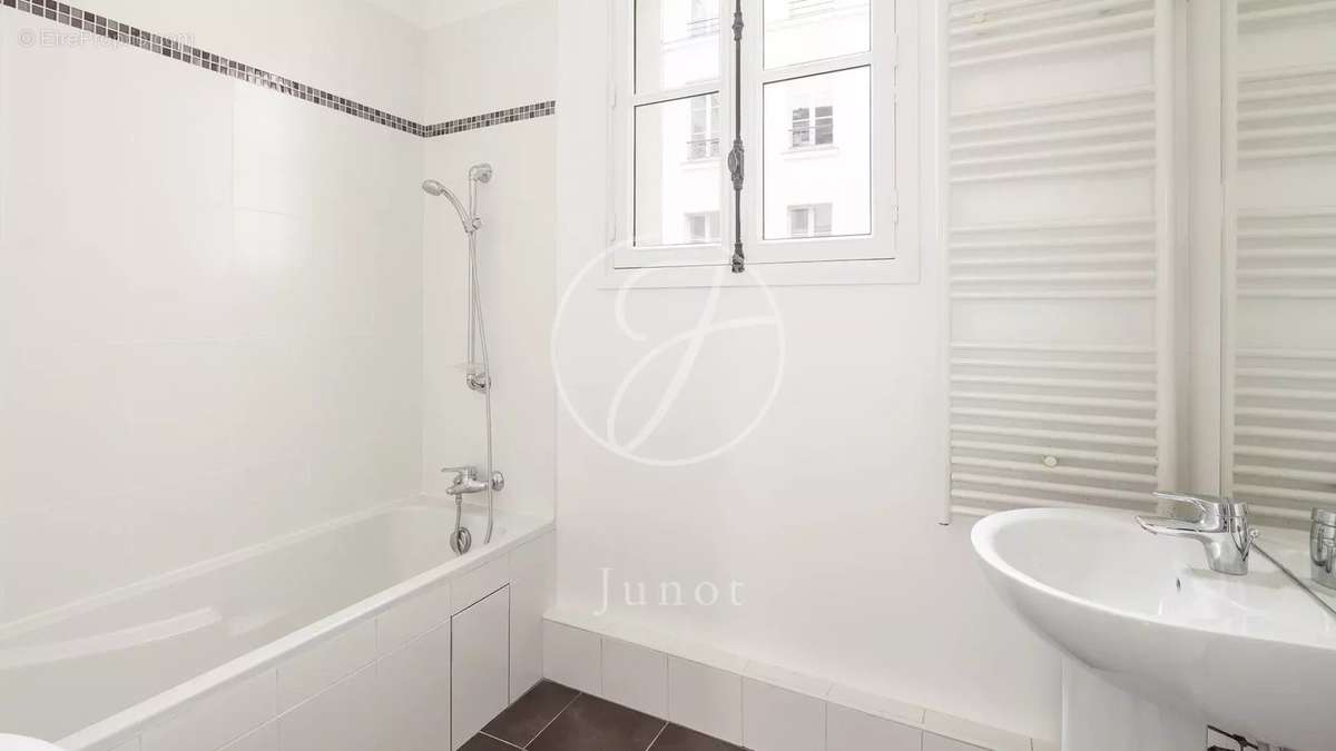 Appartement à PARIS-3E