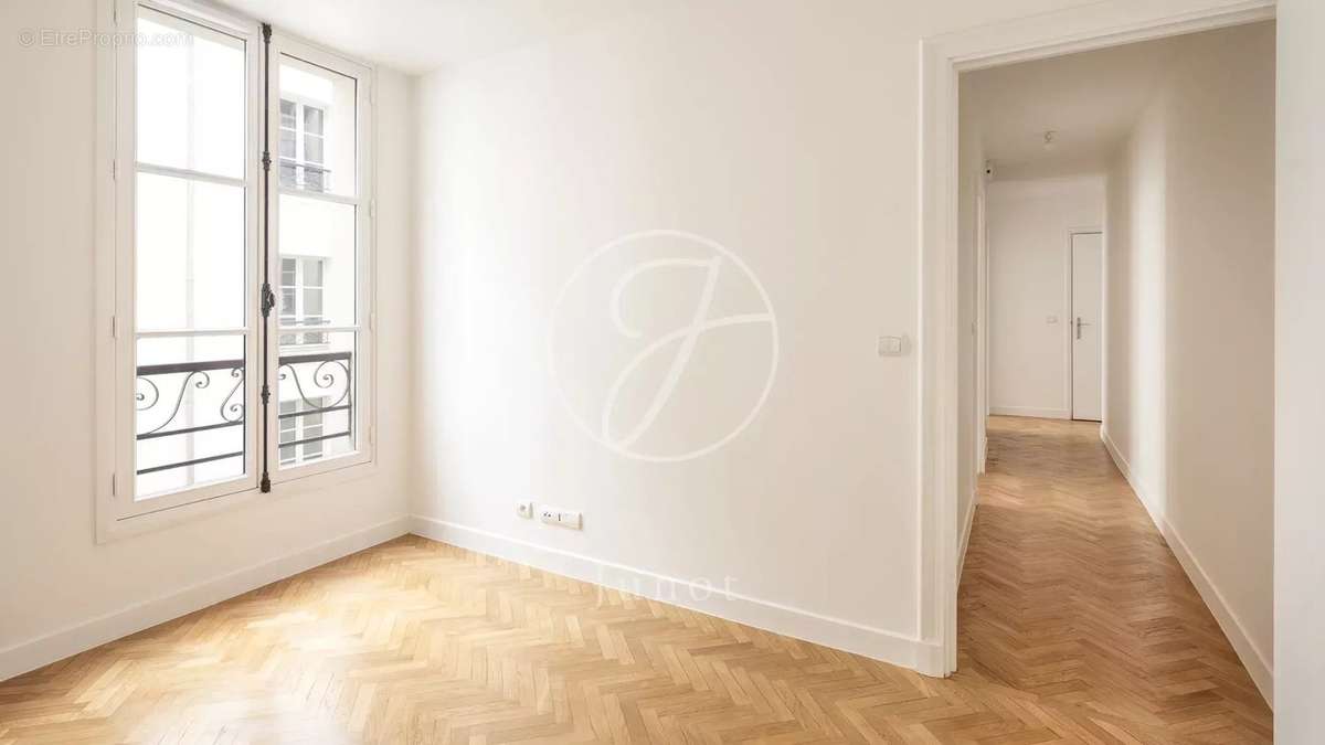 Appartement à PARIS-3E