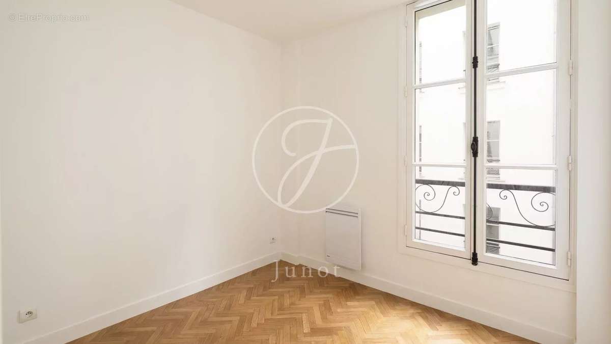 Appartement à PARIS-3E