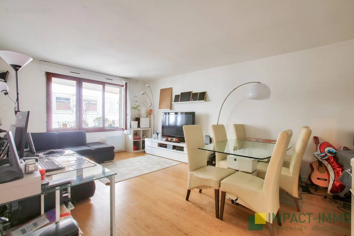 Appartement à COURBEVOIE