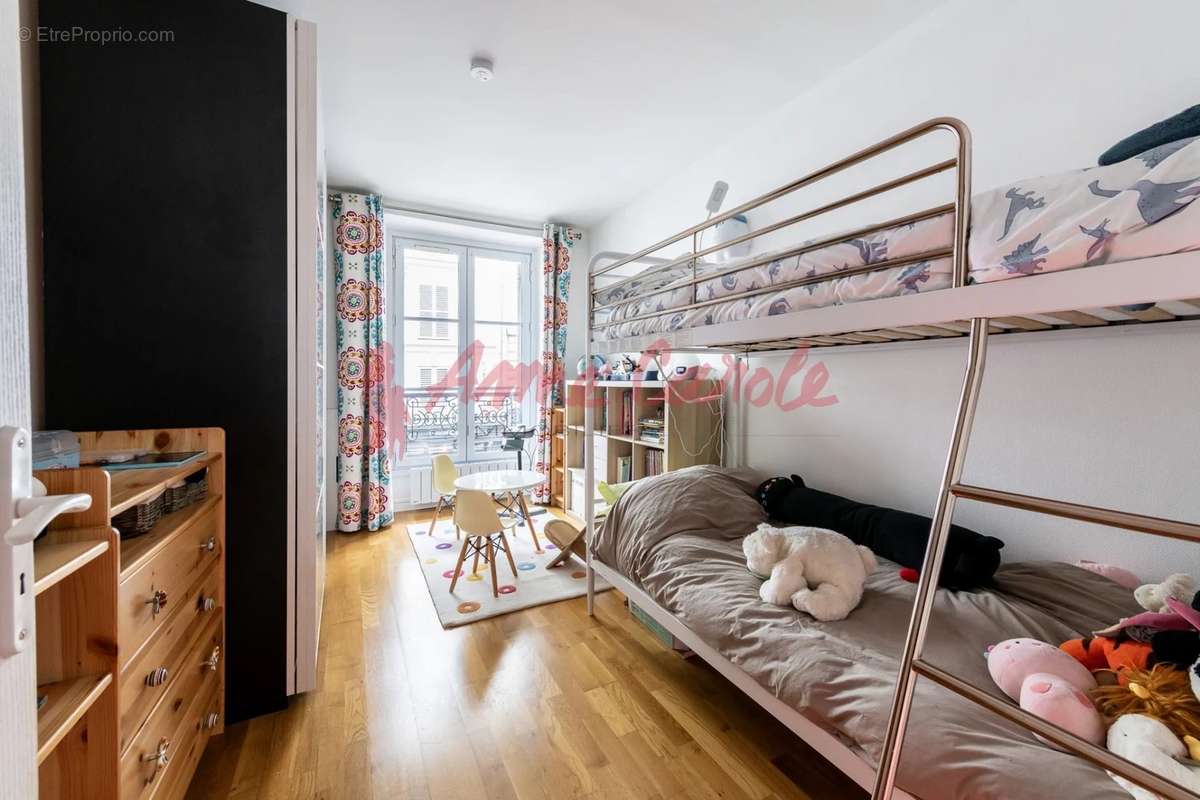 Appartement à PARIS-11E