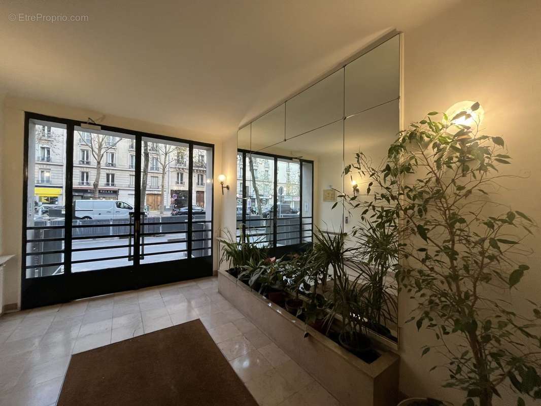 Appartement à PARIS-14E