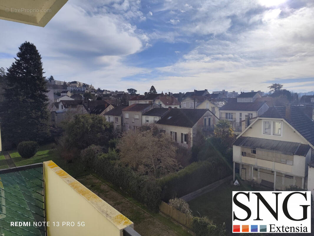 Vue Sud du balcon donnant sur le séjour et la 2éme chambre - Appartement à PERIGUEUX