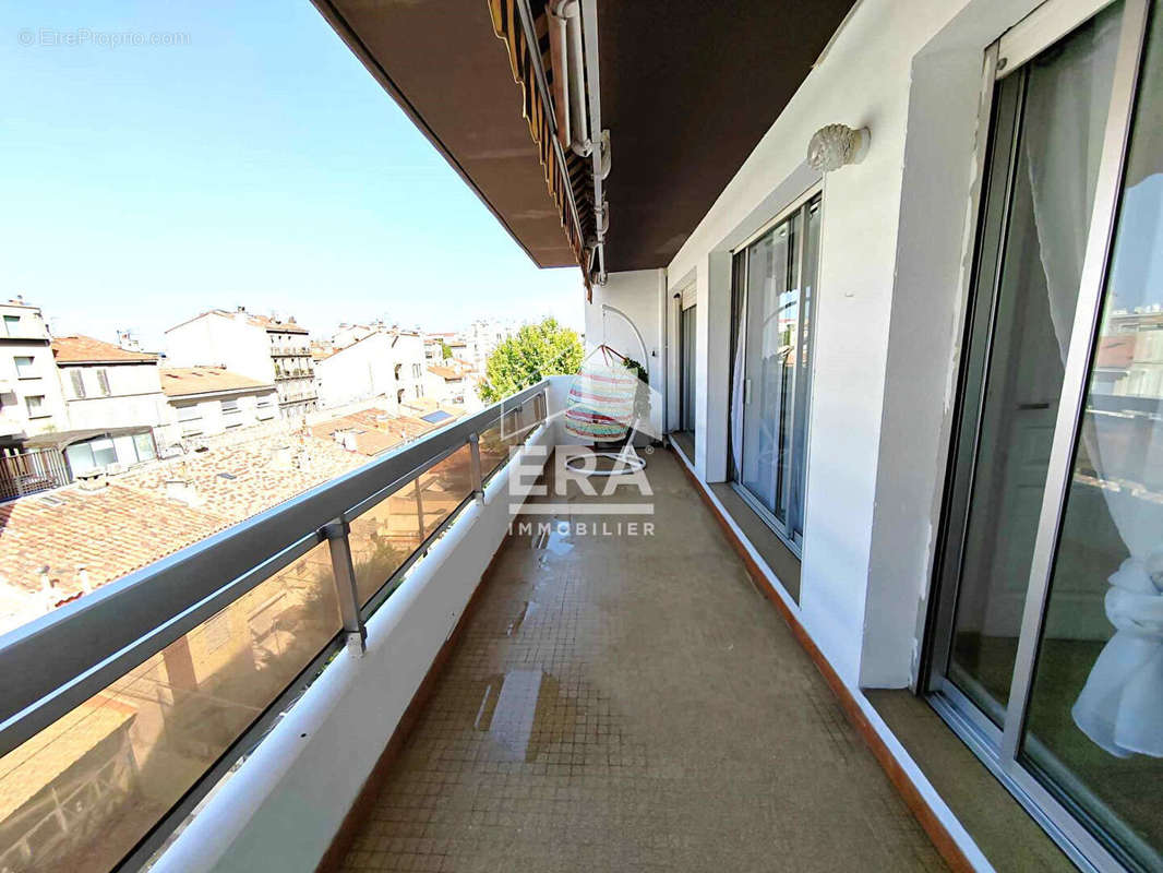 Appartement à MARSEILLE-5E