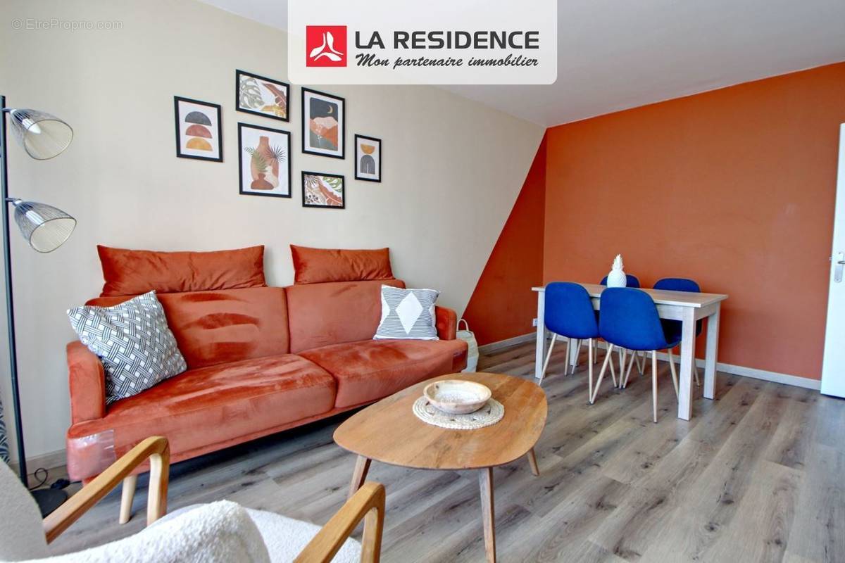 Appartement à LES CLAYES-SOUS-BOIS