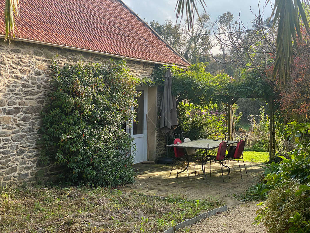 Maison à KERNOUES