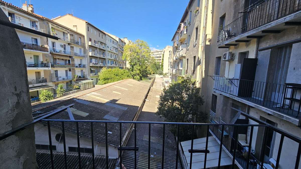 Appartement à MARSEILLE-4E