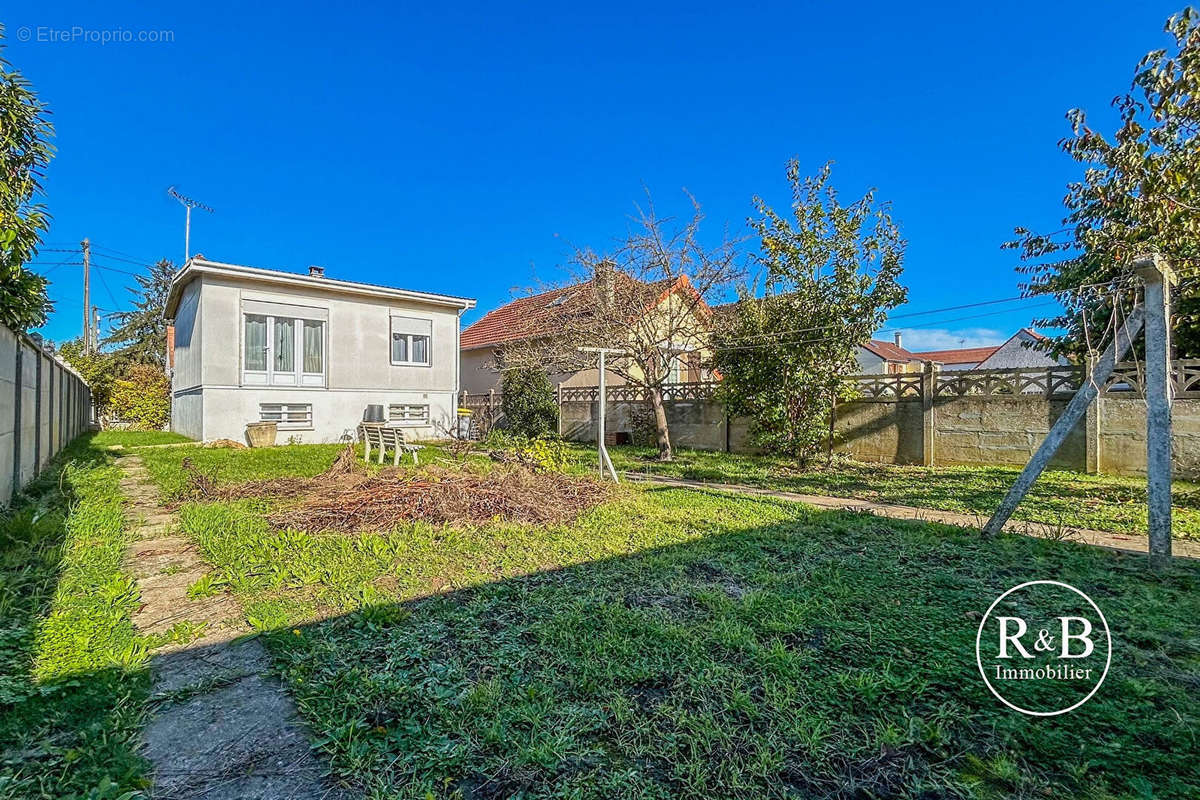 Maison à LES CLAYES-SOUS-BOIS