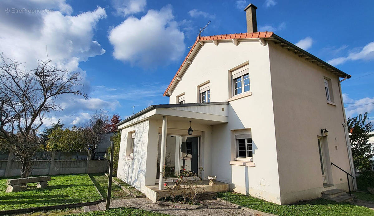 Maison à MONTLUCON