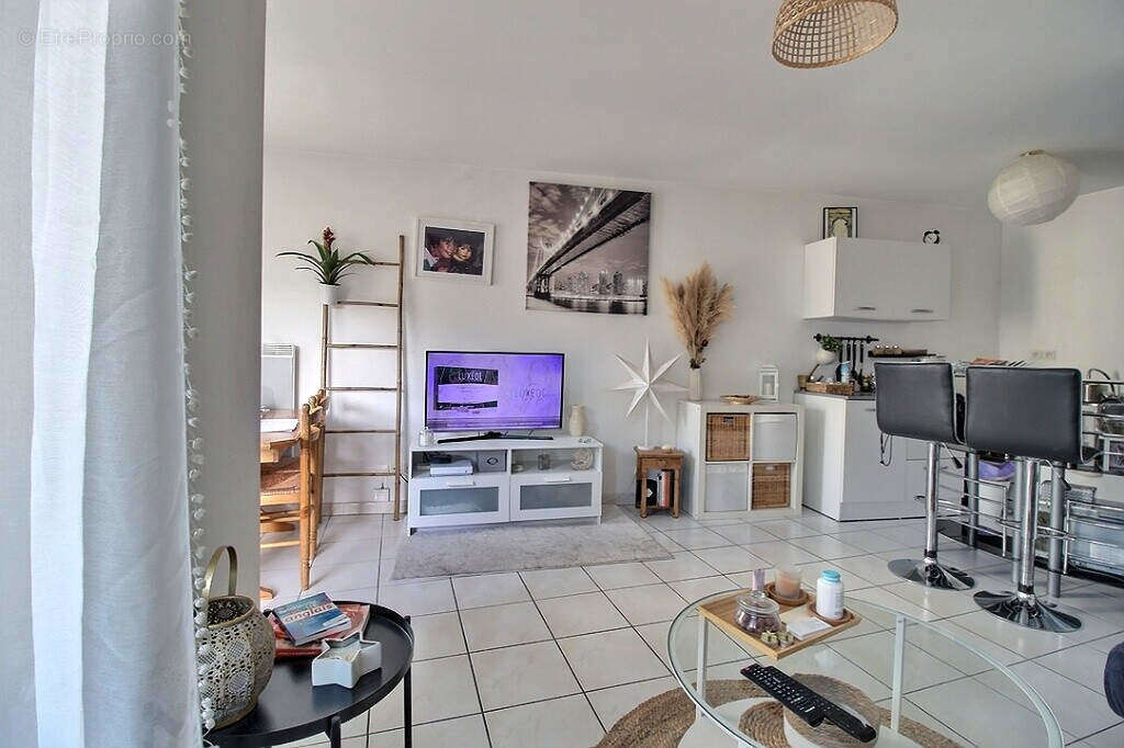 Appartement à MARSEILLE-4E