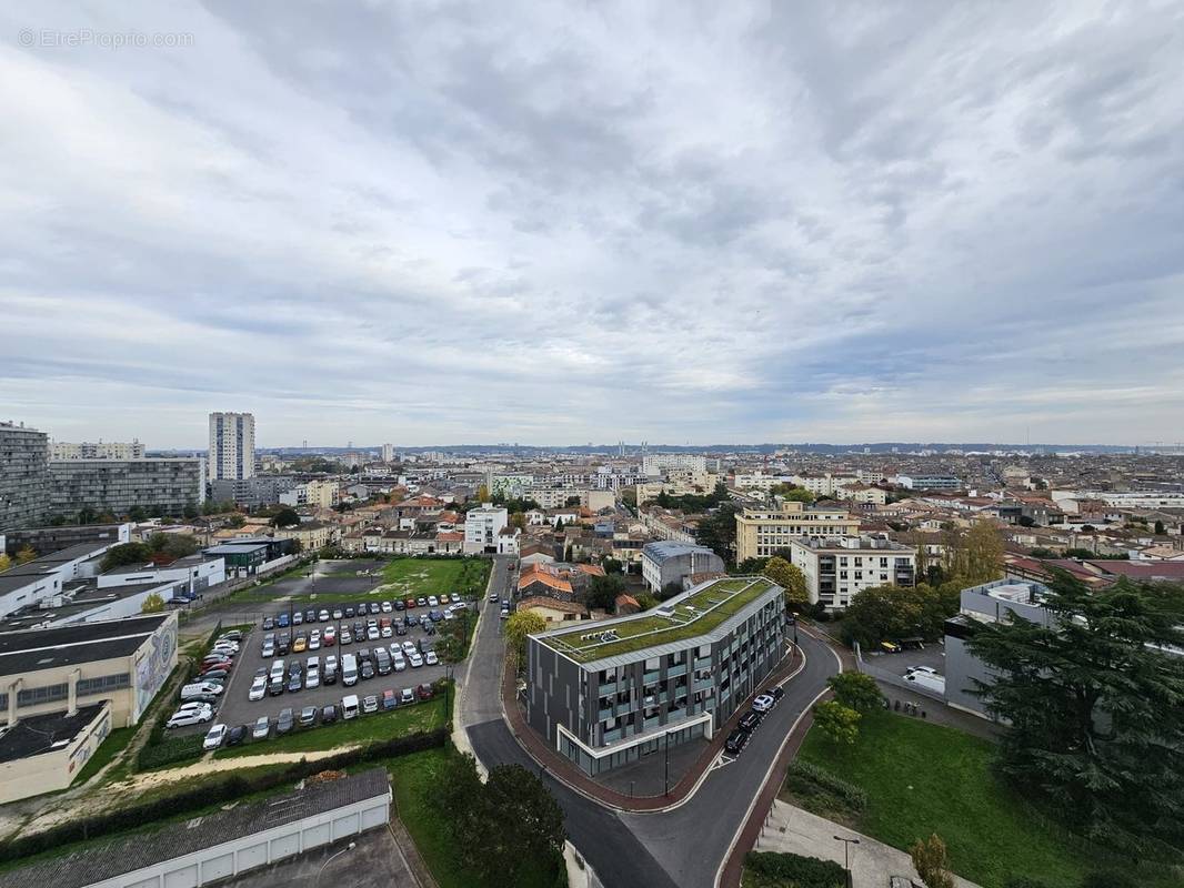 Vue résidence - Appartement à BORDEAUX