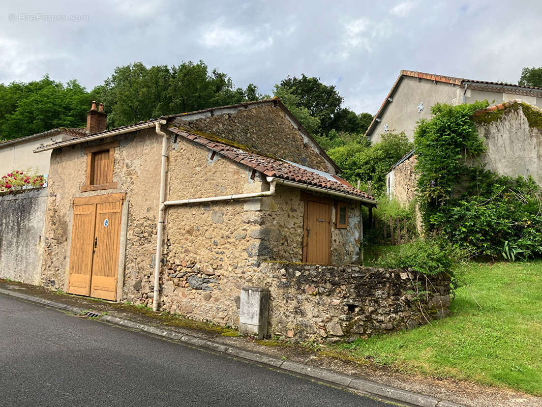 Maison à MOUTERRE-SUR-BLOURDE