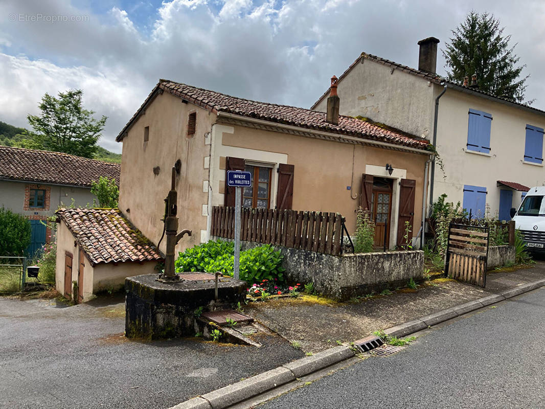 Maison à MOUTERRE-SUR-BLOURDE