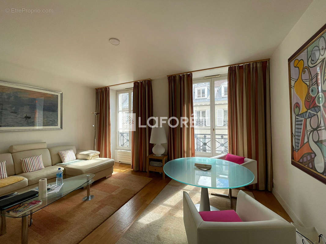 Appartement à PARIS-8E