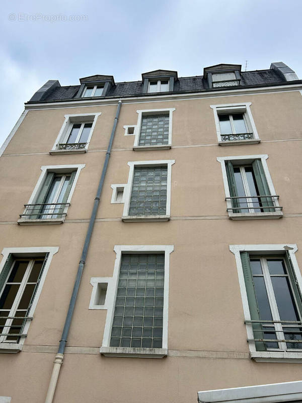 Appartement à LA GARENNE-COLOMBES