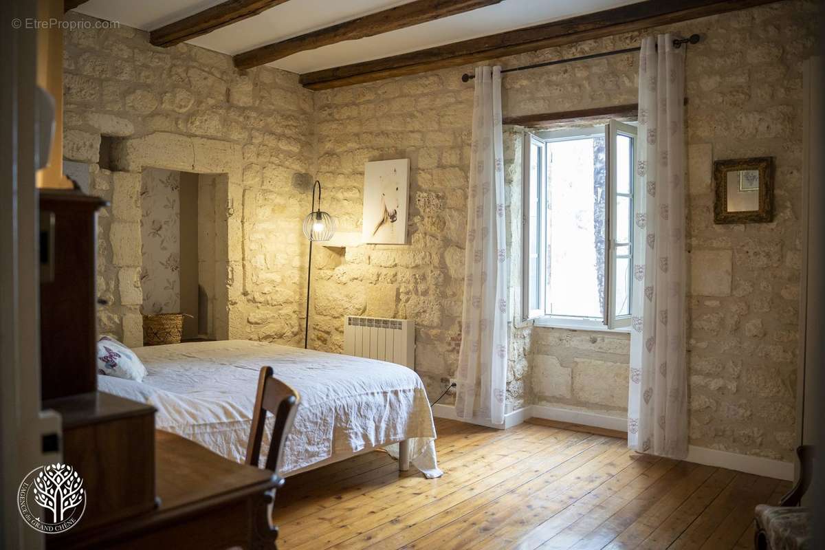 chambre pierre et parquet  - Maison à SAINT-SAVINIEN