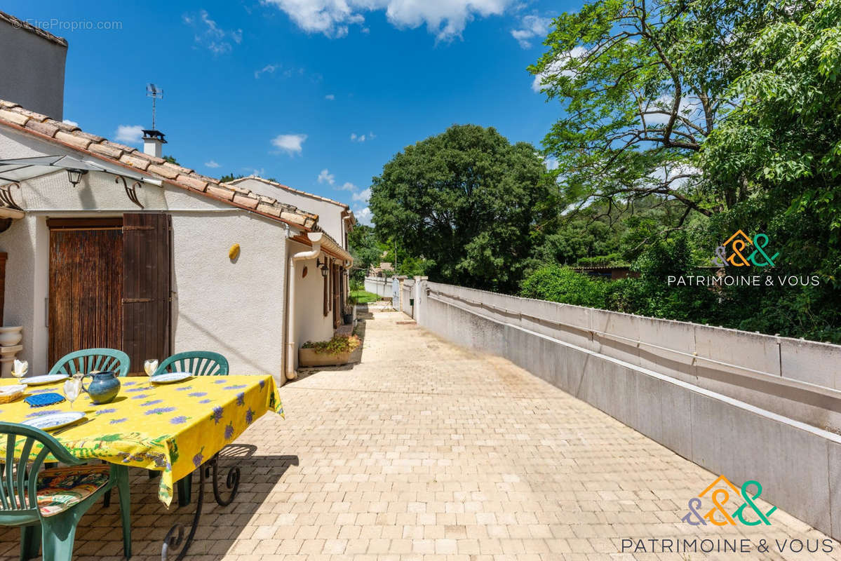 Terrasse avec vue sur les pinèdes - Maison à NIMES