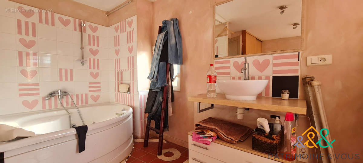 Salle de bain suite parentale au 3eme étage - Appartement à BEAUCAIRE