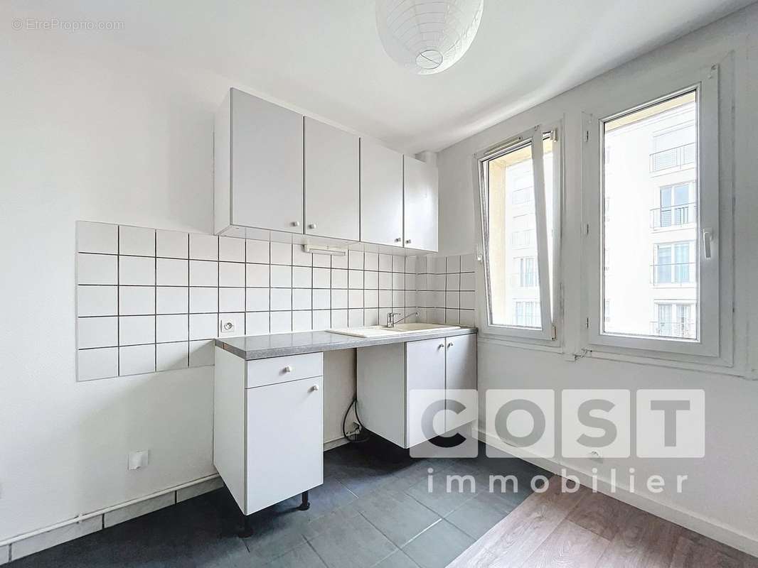 Appartement à COURBEVOIE