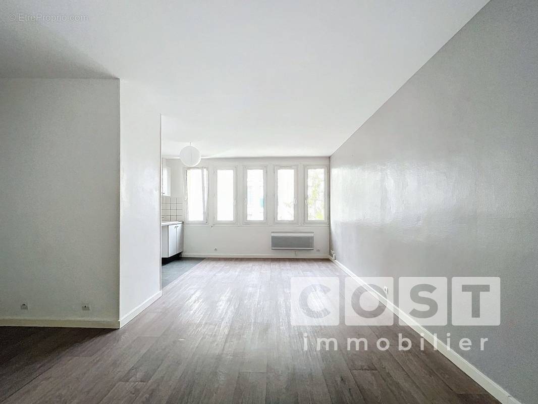 Appartement à COURBEVOIE