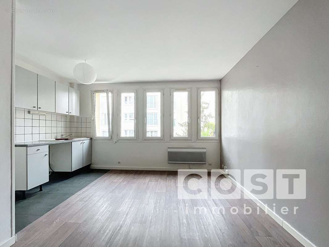 Appartement à COURBEVOIE