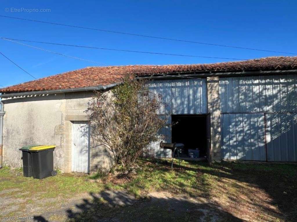 Maison à NANTEUIL-EN-VALLEE