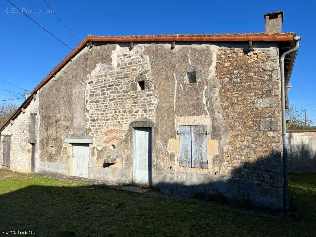 Maison à NANTEUIL-EN-VALLEE