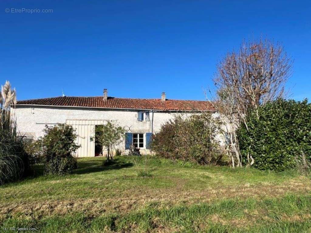 Maison à NANTEUIL-EN-VALLEE