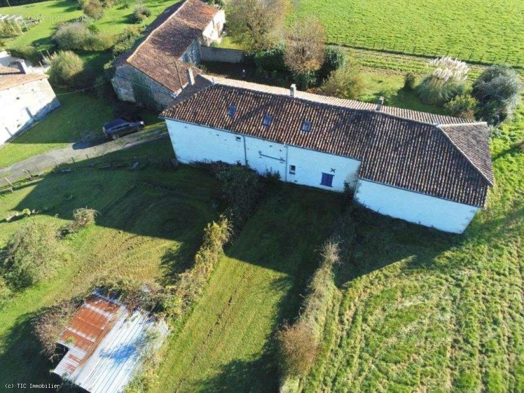 Maison à NANTEUIL-EN-VALLEE