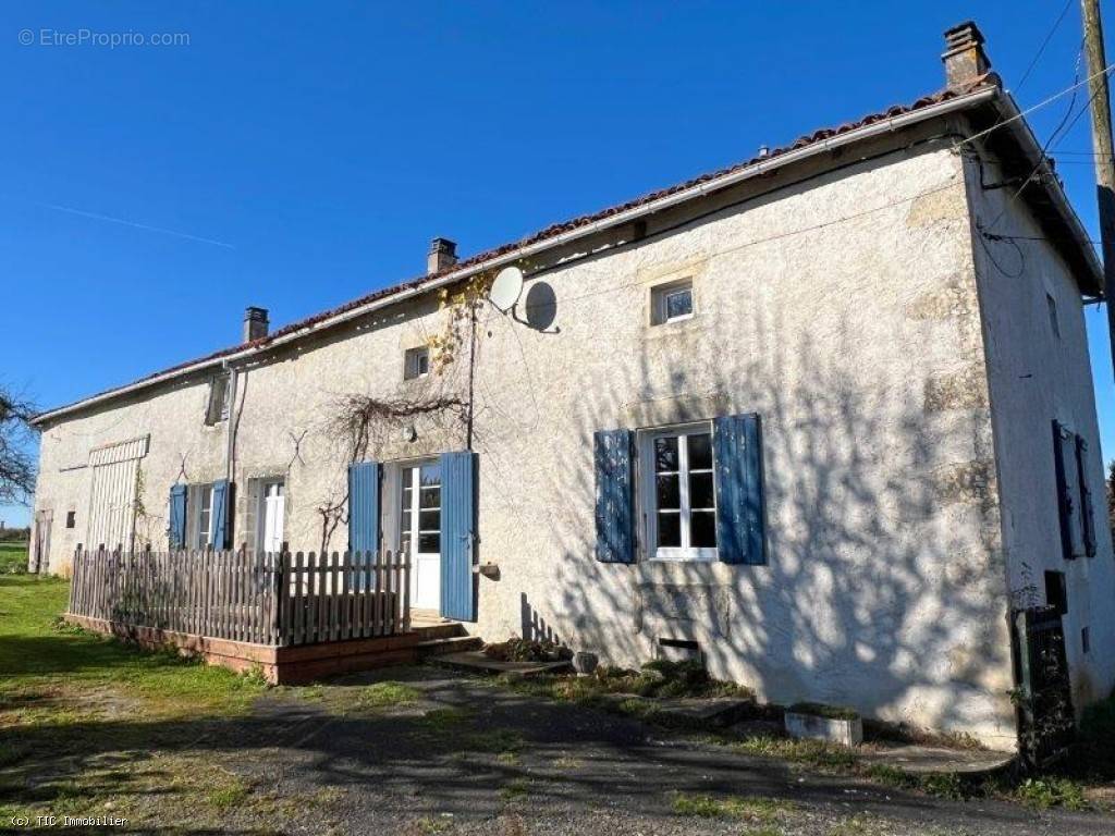 Maison à NANTEUIL-EN-VALLEE