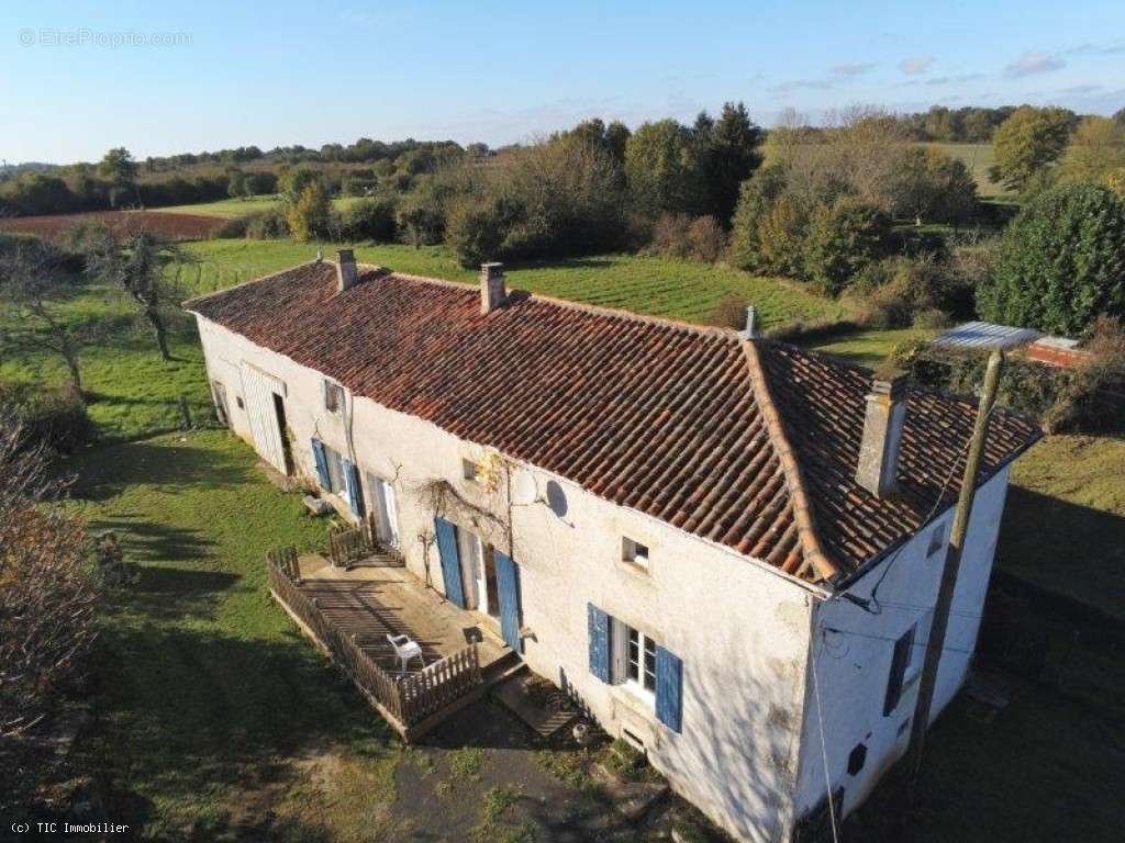 Maison à NANTEUIL-EN-VALLEE