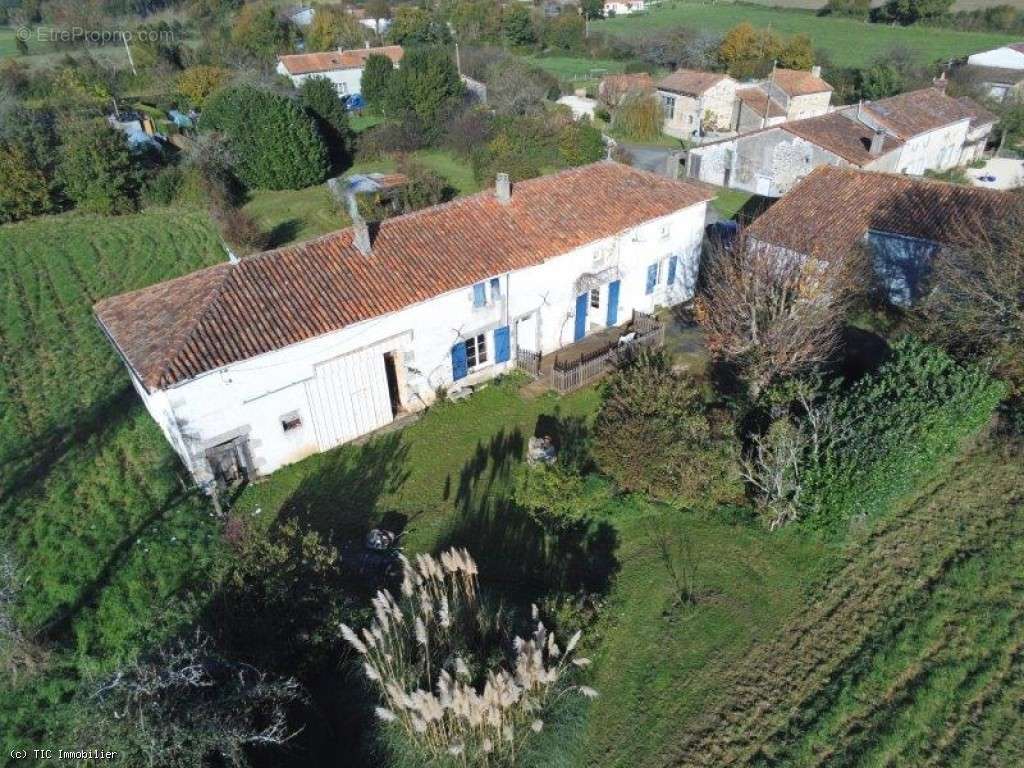 Maison à NANTEUIL-EN-VALLEE