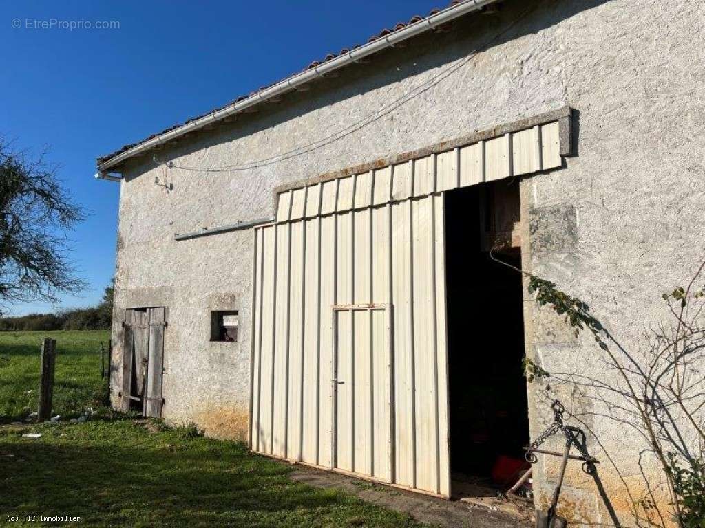 Maison à NANTEUIL-EN-VALLEE