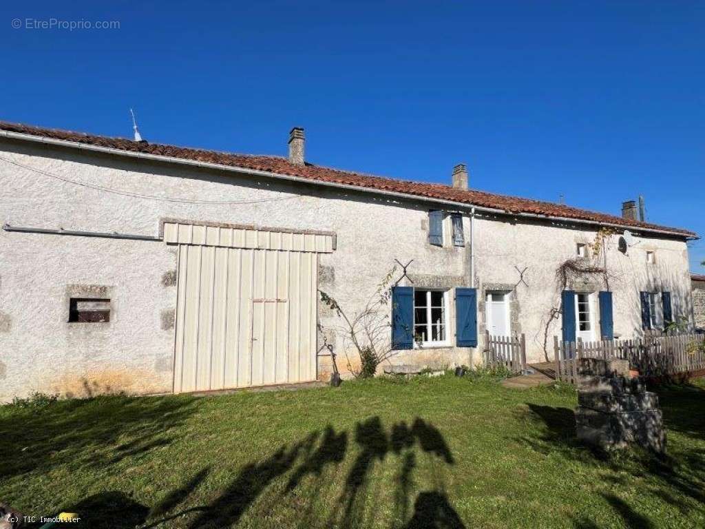 Maison à NANTEUIL-EN-VALLEE