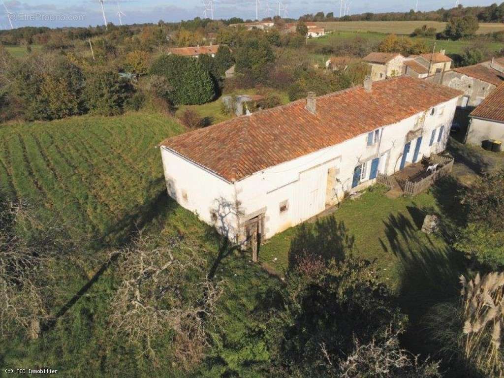 Maison à NANTEUIL-EN-VALLEE