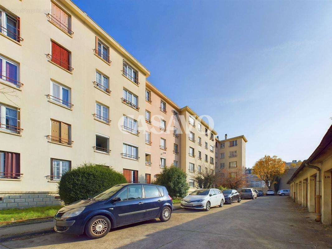 Appartement à LES PAVILLONS-SOUS-BOIS