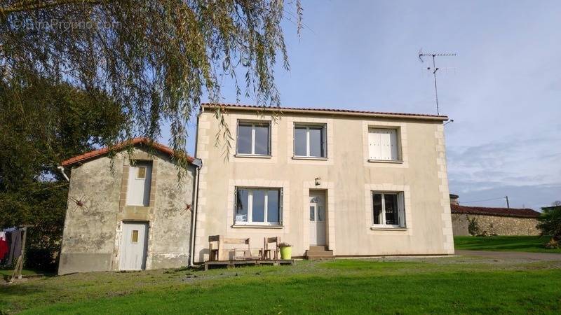 Maison à LA CHAPELLE-THIREUIL