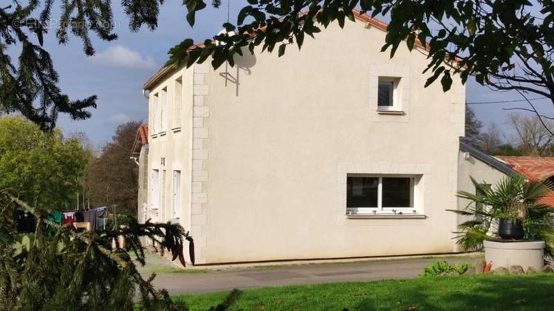 Maison à LA CHAPELLE-THIREUIL