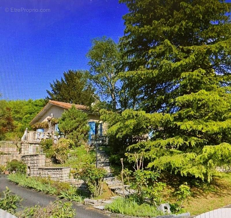 Maison à MAGNAC-SUR-TOUVRE