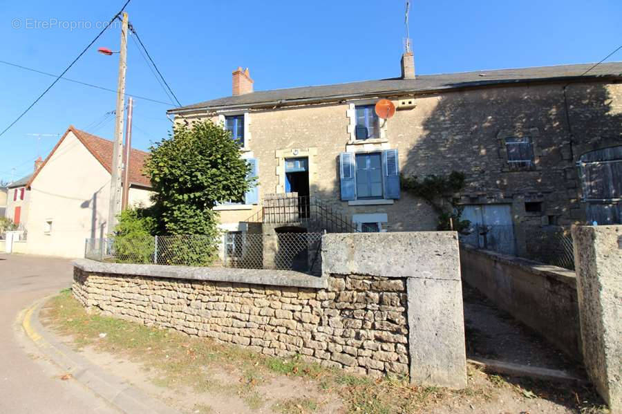 Maison à TANNAY