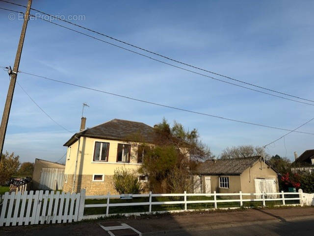 Maison à CERCY-LA-TOUR