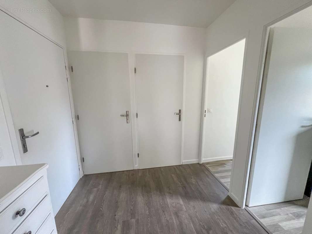 Appartement à LE MESNIL-SAINT-DENIS