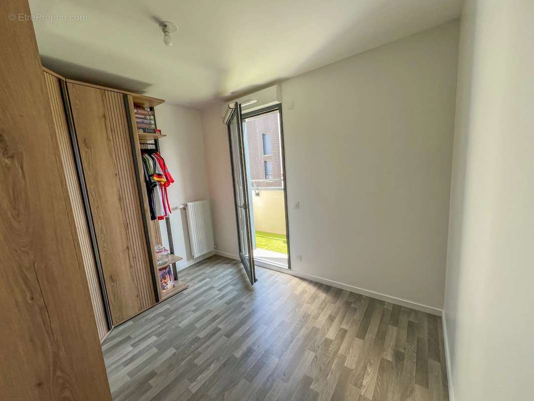 Appartement à LE MESNIL-SAINT-DENIS