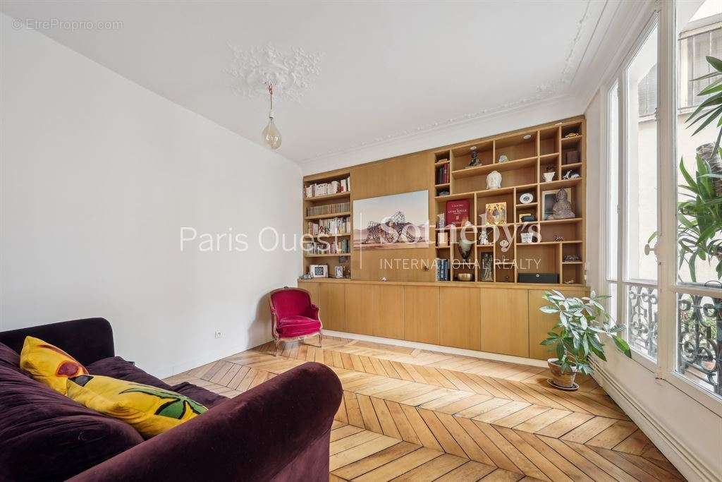 Appartement à PARIS-8E