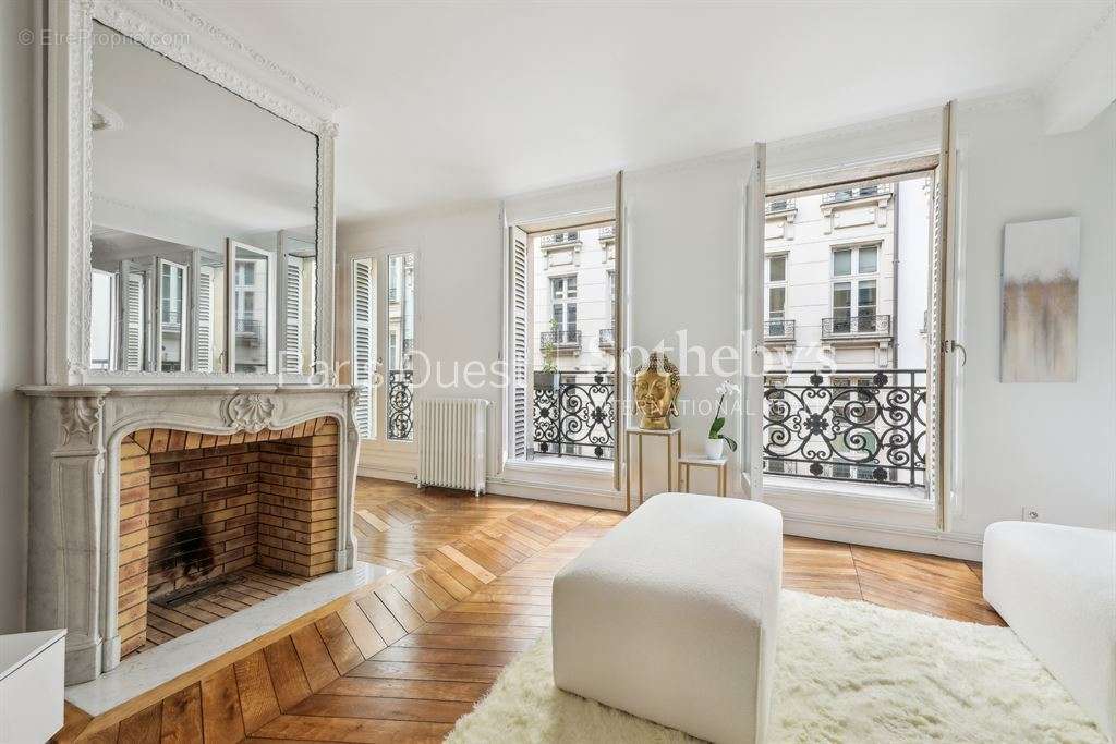 Appartement à PARIS-8E