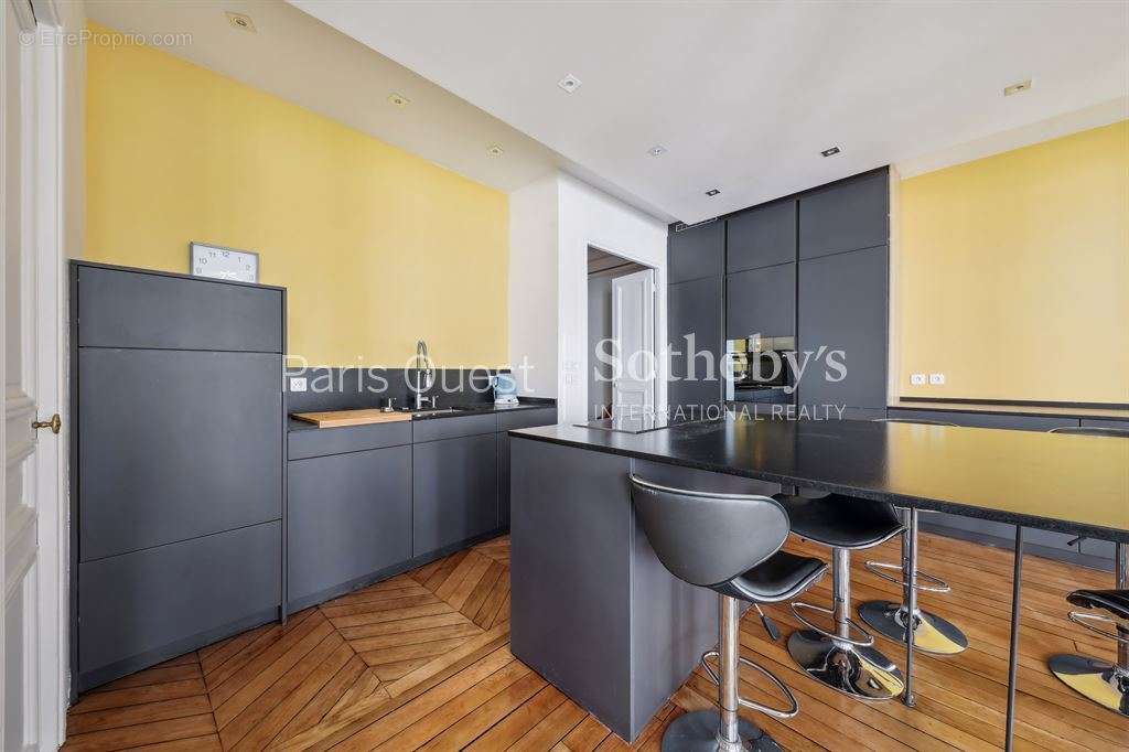 Appartement à PARIS-8E