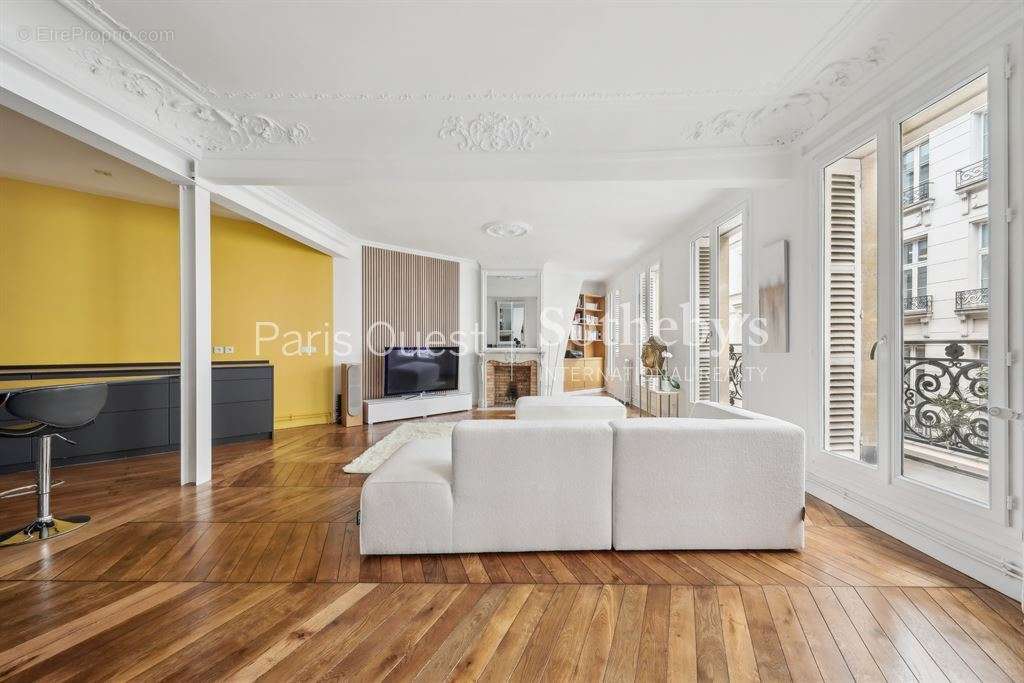 Appartement à PARIS-8E