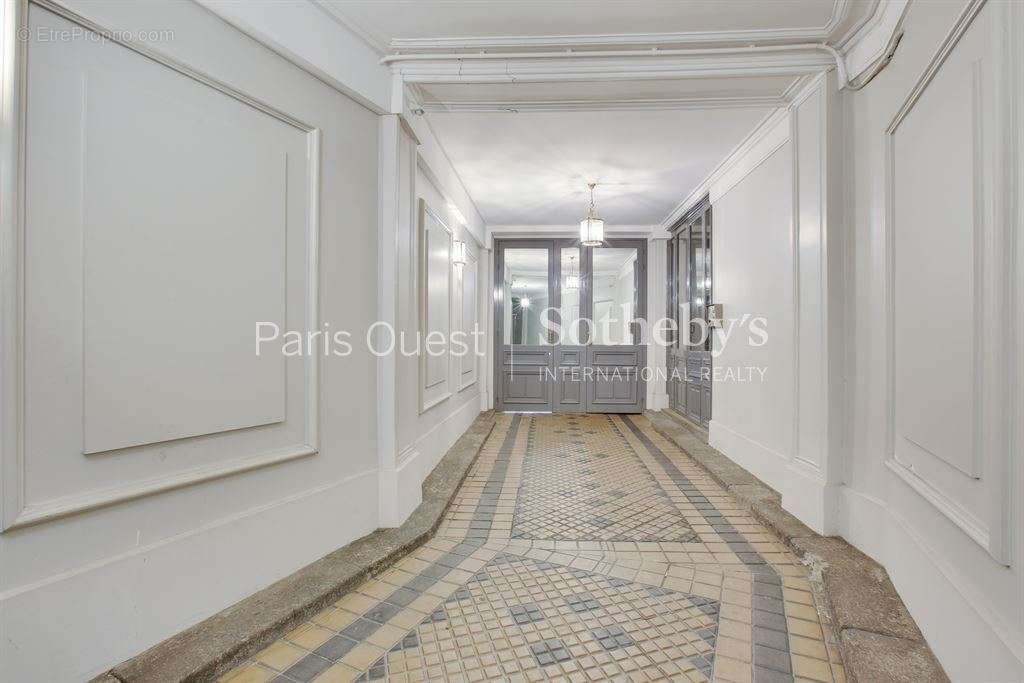 Appartement à PARIS-8E